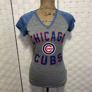 MLB Chicago Cubs V-Neck Raglan T-Shirt Baseball Fan Gear Gray‎ Blue Size Small
